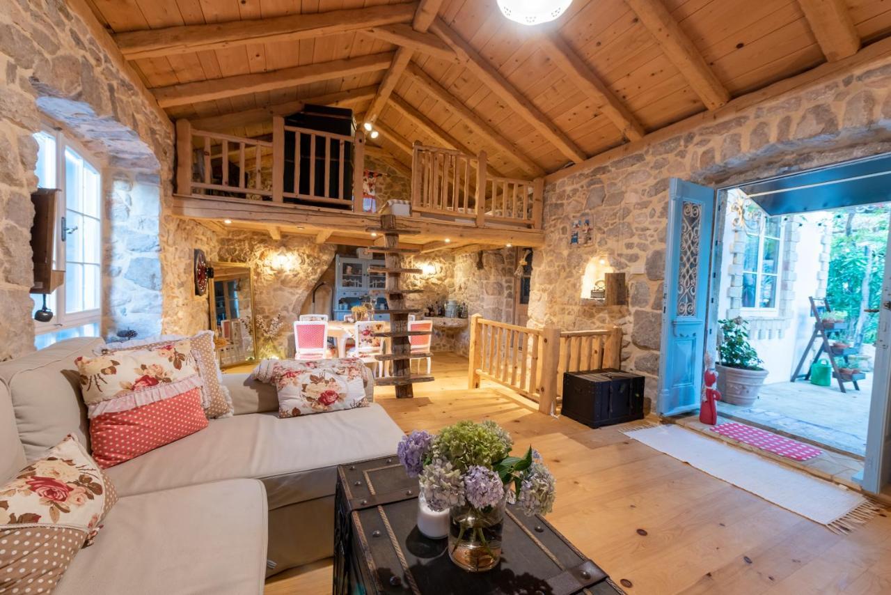 Villa Festina Lente - Cosy & Authentic Villa With Private Heated Pool Dobrinj Exterior foto